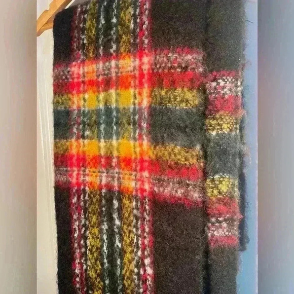 Plaid Pattern Oversized Scarf / Shawl / Wrap with Fringe NWT - Picture 2 of 9